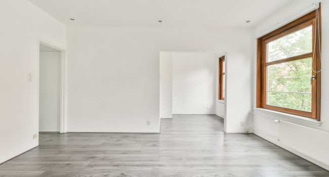 interieur-salle-blanche-fenetres